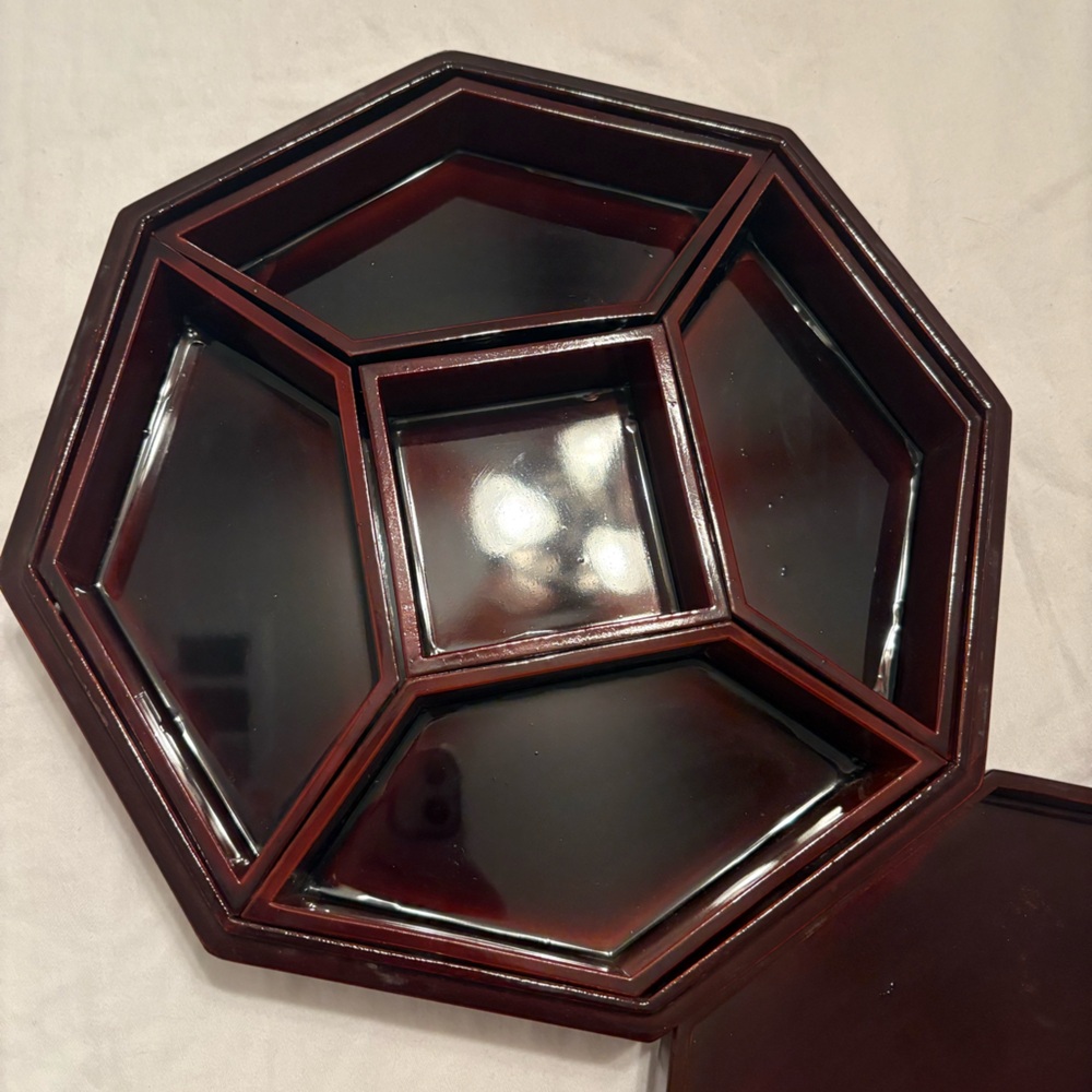 Stunning Vintage Korean Red Lacquer Octagon Mother of Pearl Jewelry Box Najeon - Picture 8 of 10